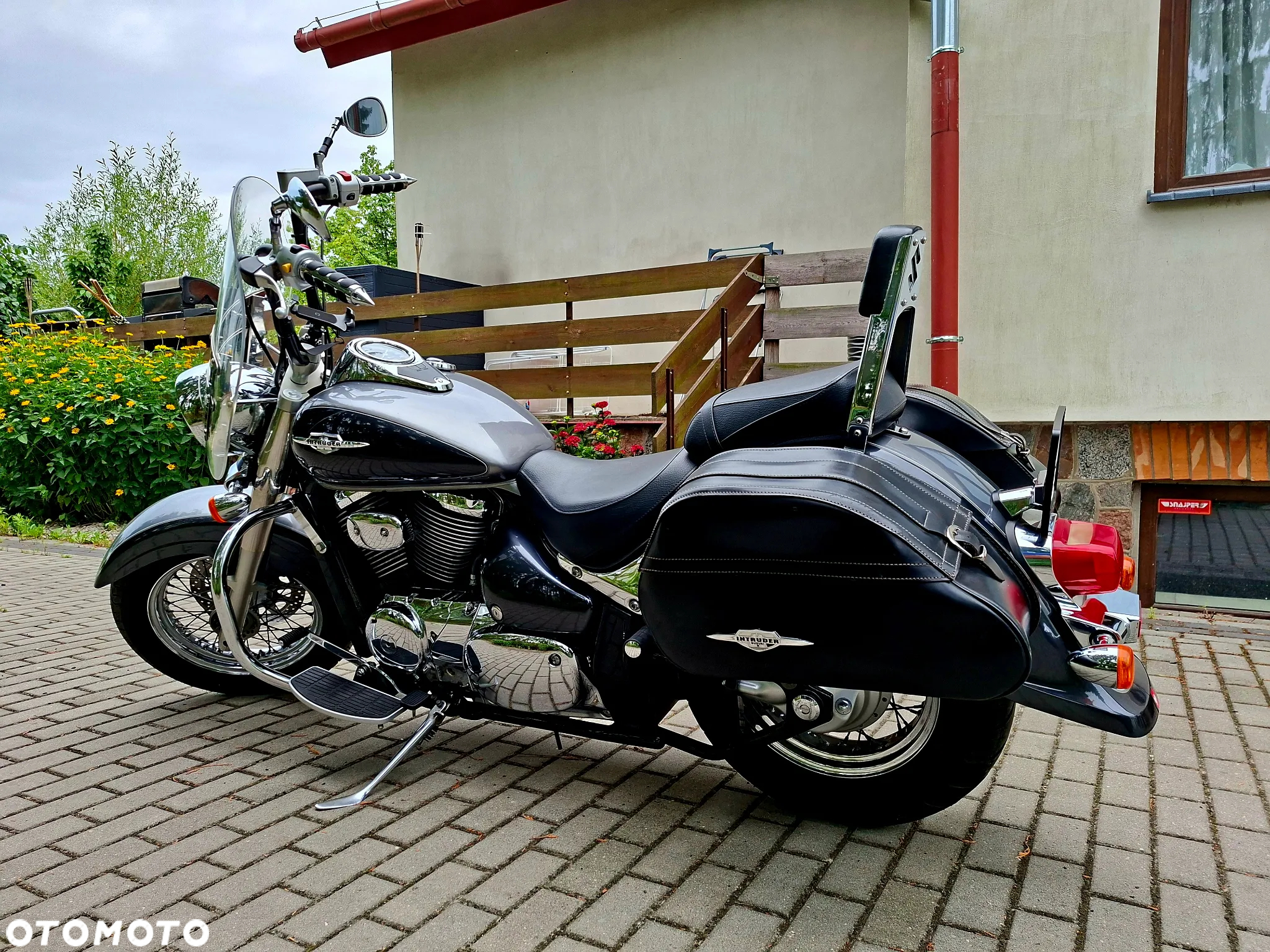 Suzuki Intruder - 8