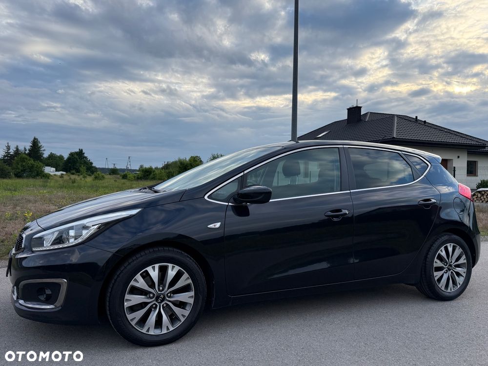 Kia Ceed 1.6 CRDi 136 ISG UEFA EURO 2016 - 11