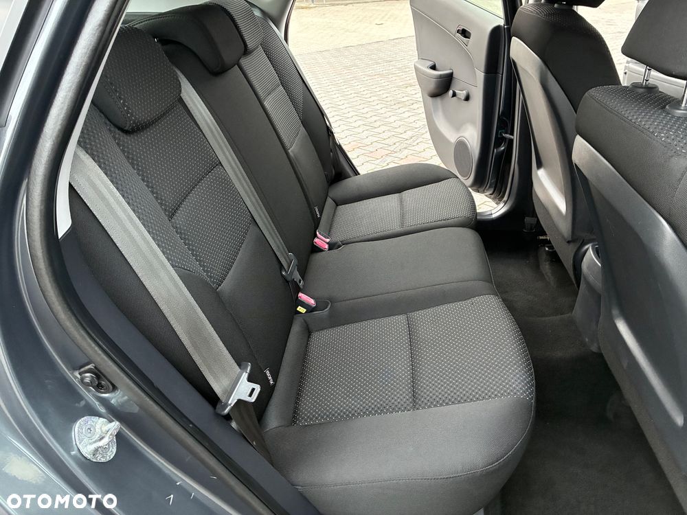 Hyundai i30 1.4 Base + - 17