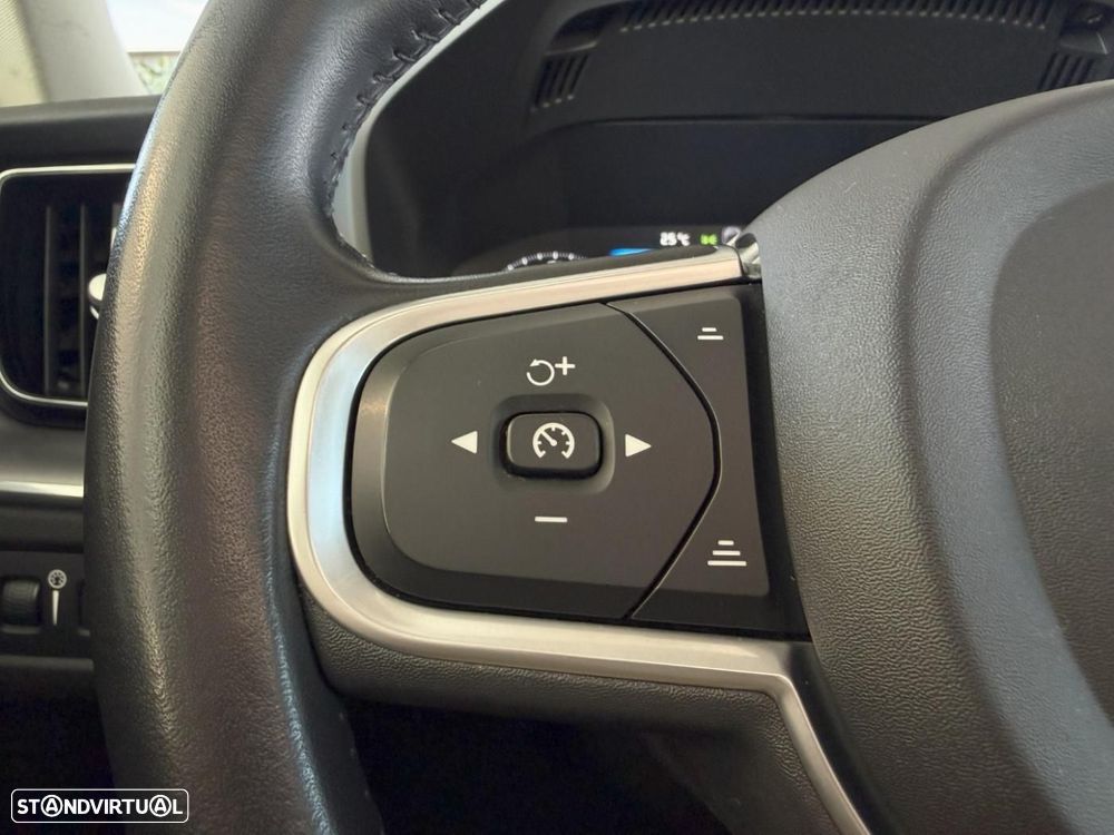 Volvo XC 60 2.0 T6 PHEV R-Design AWD - 35