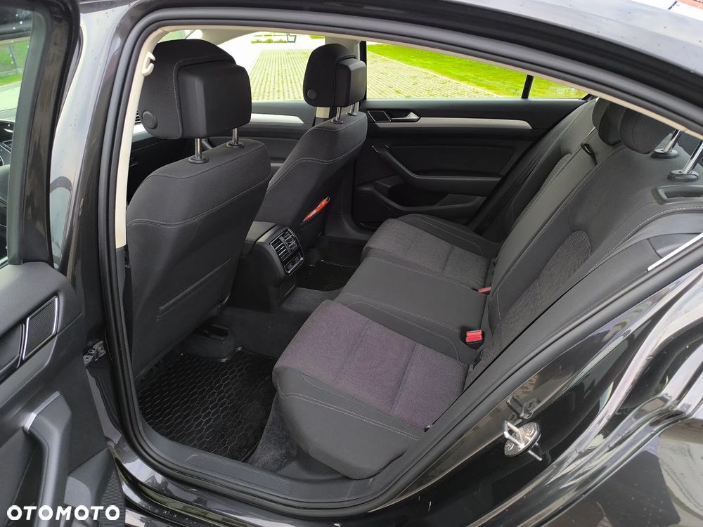 Volkswagen Passat - 4