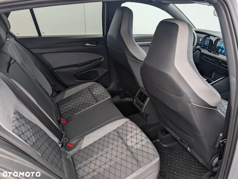 Volkswagen Golf 1.5 eTSI OPF DSG R-Line - 12