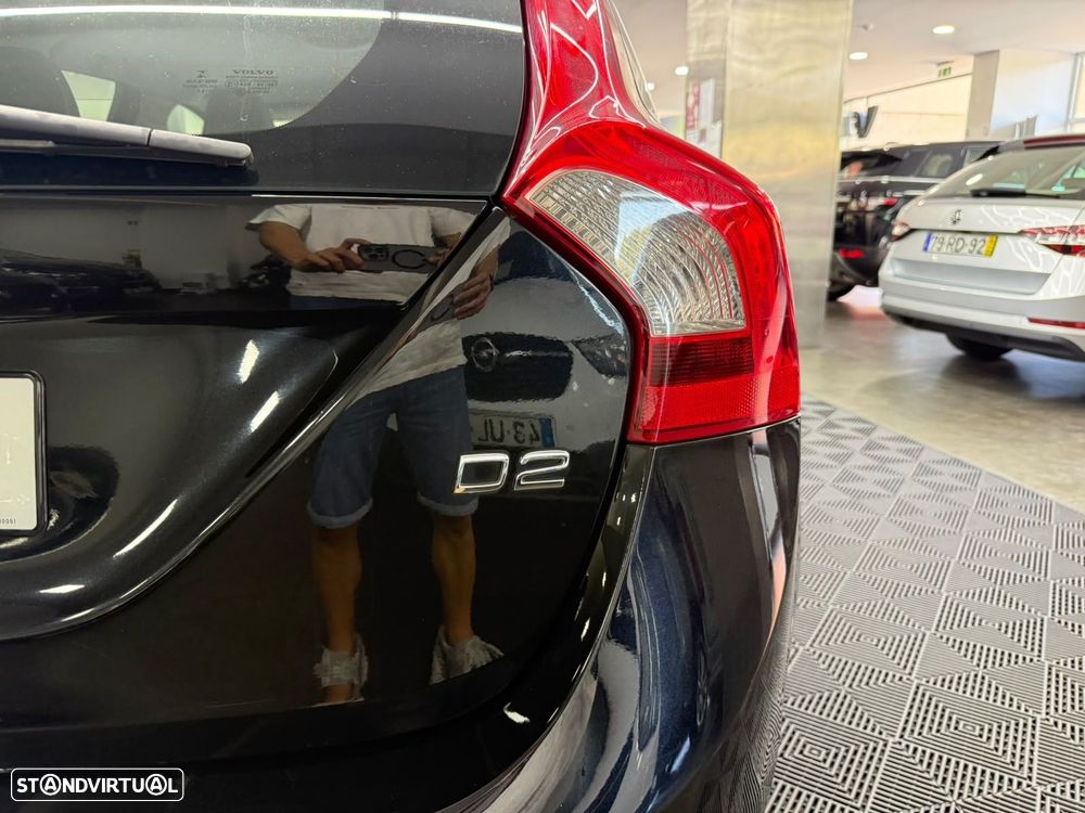 Volvo V60 2.0 D2 R-Design Momentum - 10