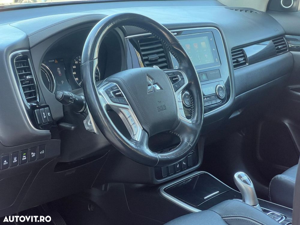 Mitsubishi Outlander - 13