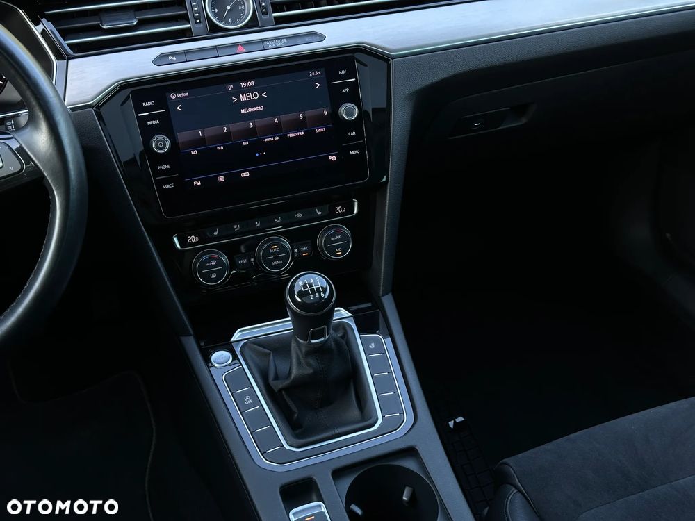 Volkswagen Passat - 10