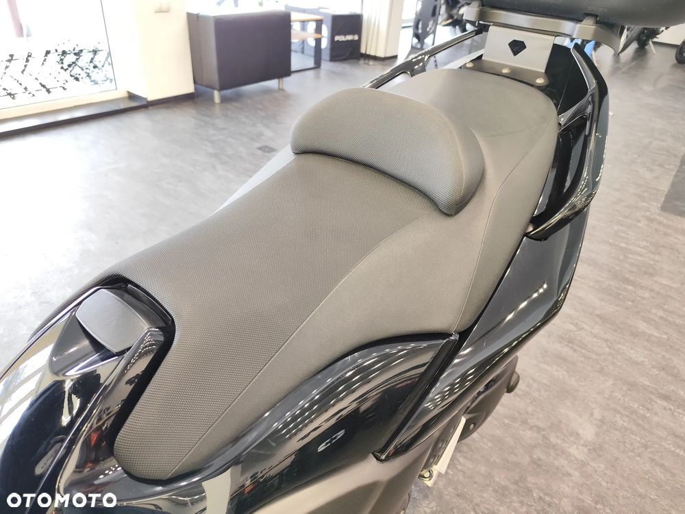 Yamaha Tmax - 12