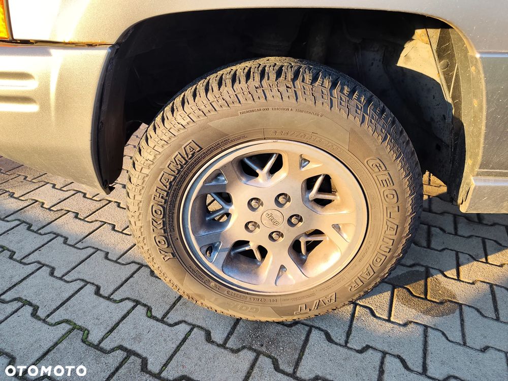Jeep Grand Cherokee - 25