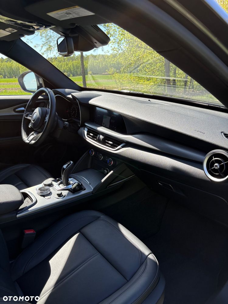 Alfa Romeo Stelvio 2.0 Turbo 16V AT8-Q4 Ti - 18