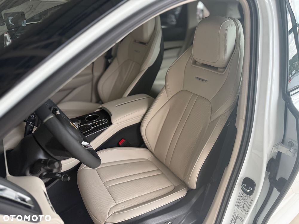 Hongqi HS3 - 9