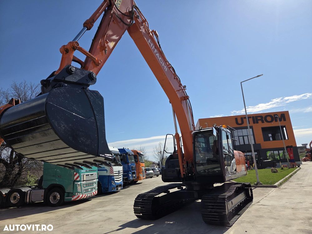 Hitachi ZX210, 23t, cupa NOUA 1,3mc, CUPLA RAPIDA, camere spate si laterale, inst picon, CONSUM MEDIU 9,6l/h, senile 80% ok doar 988h deplasare, 3 pompe hidr HITACHI, antifurt, motor ISUZU, ad sapare 7m, ridica 14t, STARE BUNA,leasing 4ani-83.900 EUR+Tva - 19