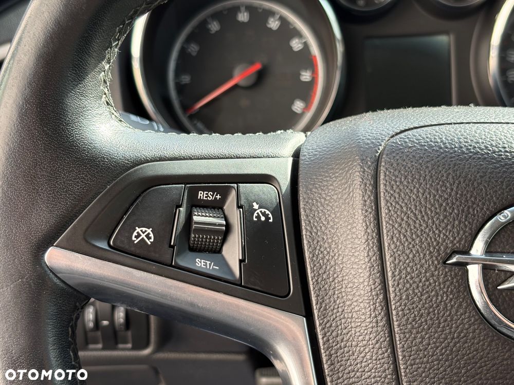 Opel Astra 1.4 T Enjoy S&S - 12