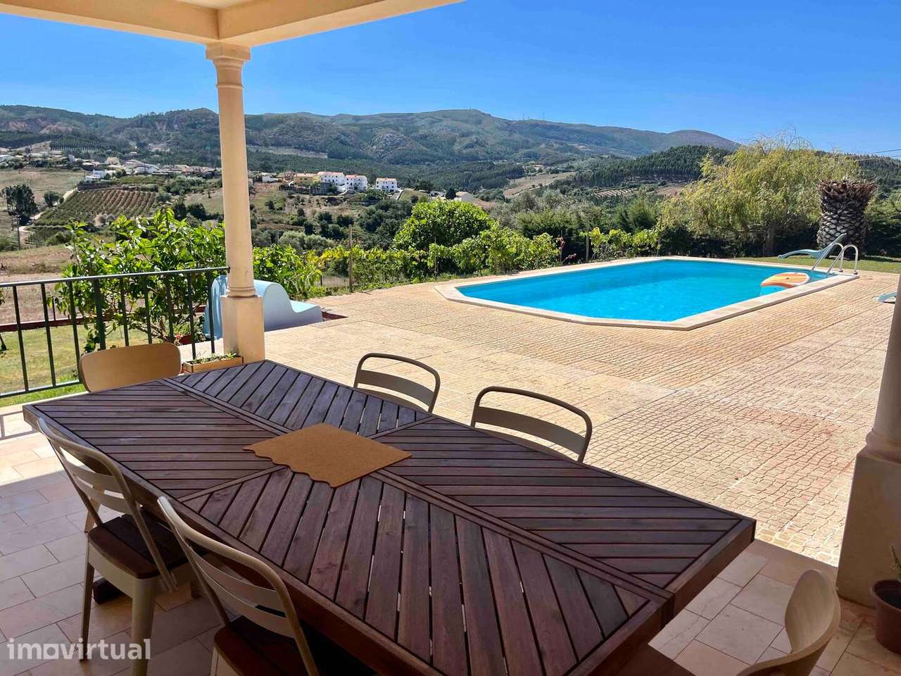 Moradia T4 isolada com piscina e jardim - Grande imagem: 4/17
