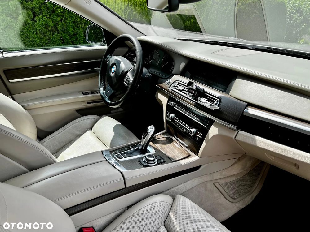 BMW Seria 7 750Li xDrive - 15