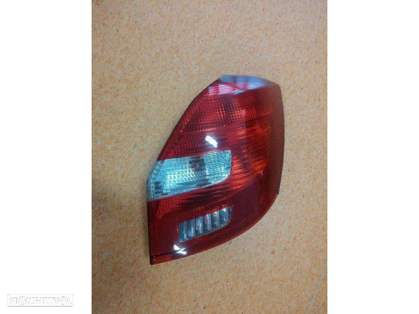 Farolim farol tras direito skoda fabia sw carrinha 2007-2014 (Novo)