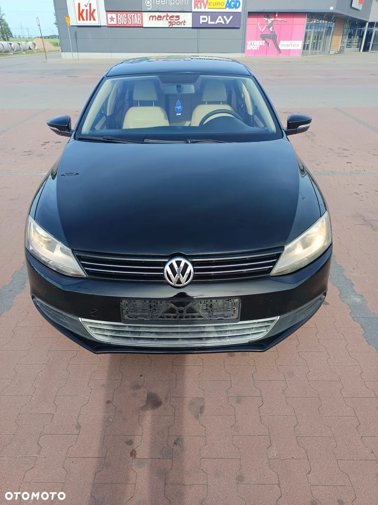Volkswagen Jetta - 1