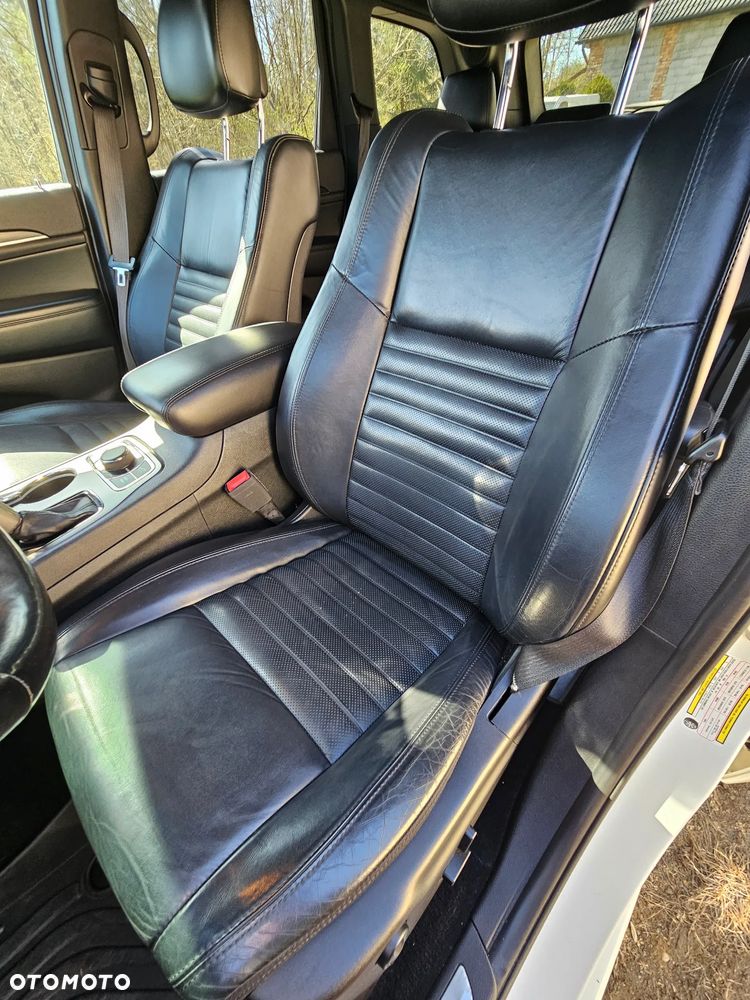 Jeep Grand Cherokee - 32