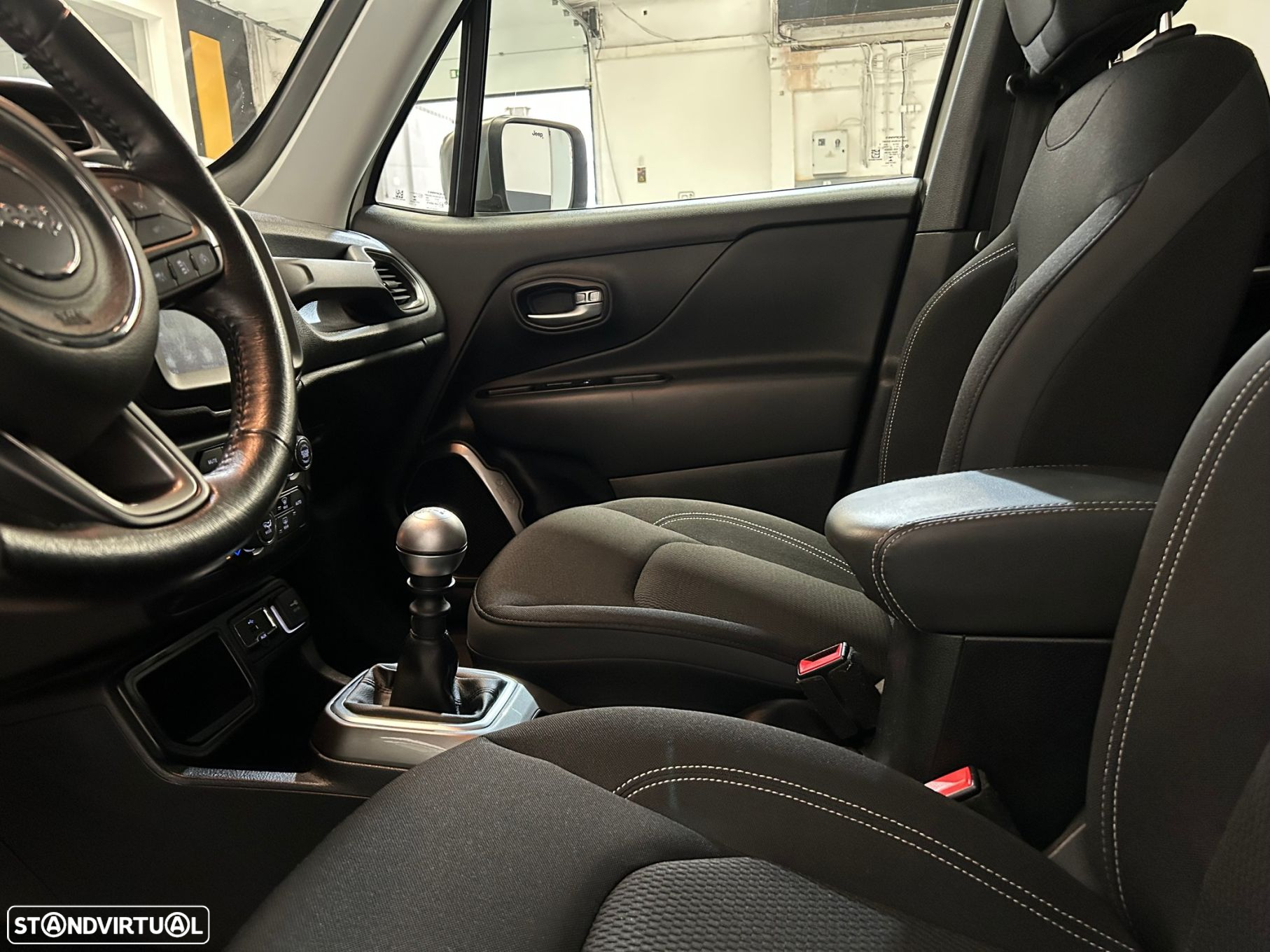Jeep Renegade 1.0 T Limited - 42