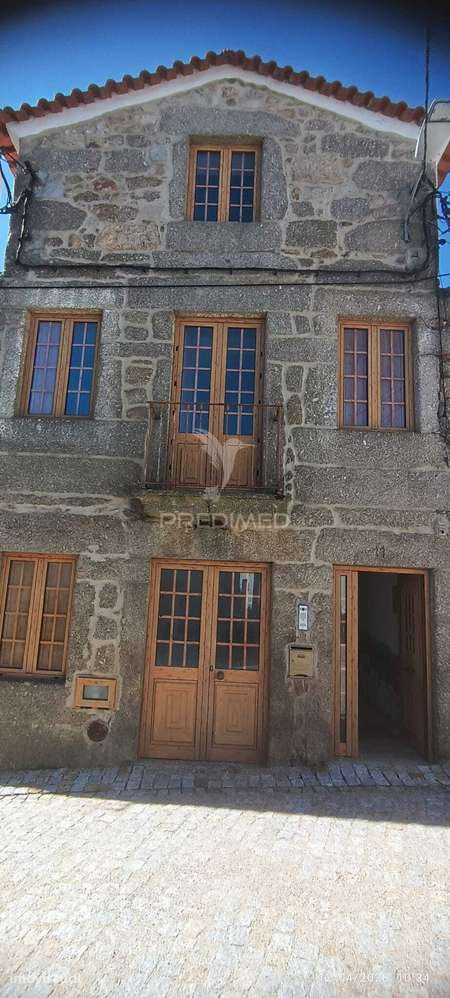 Moradia com 3 pisos - Grande imagem: 2/32