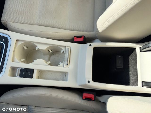 Volkswagen Passat - 26