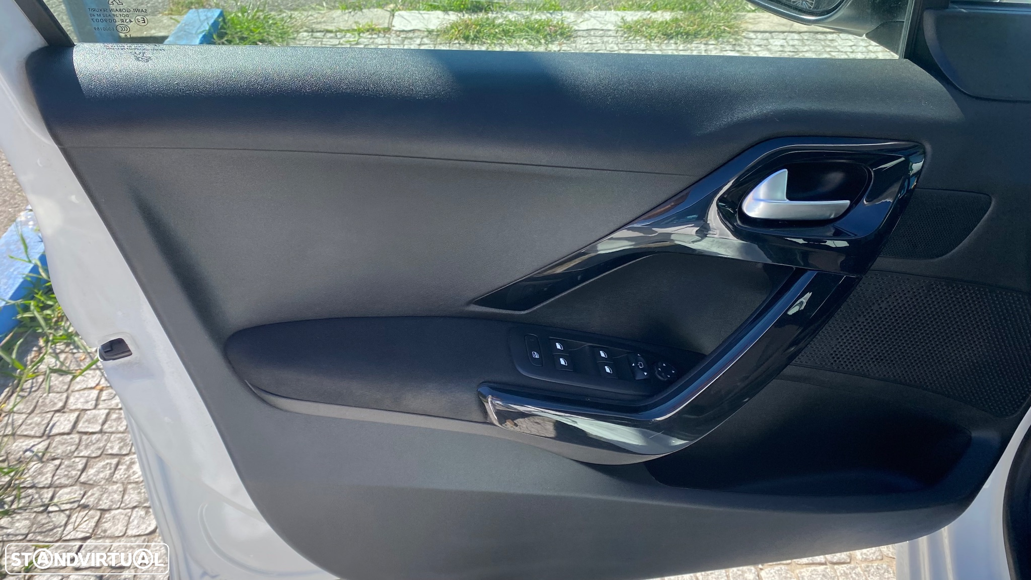 Peugeot 208 1.2 PureTech Allure - 16