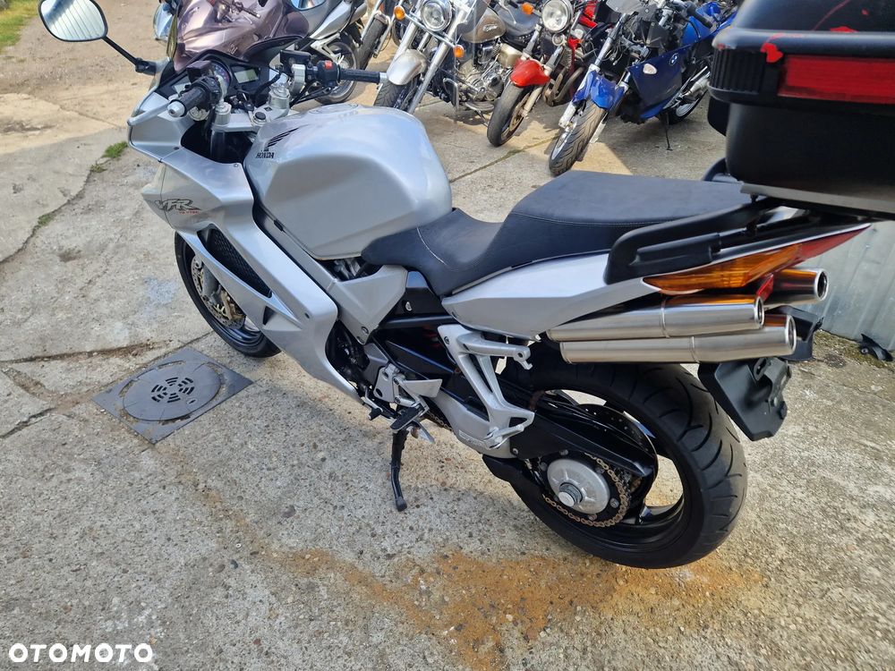 Honda VFR - 9
