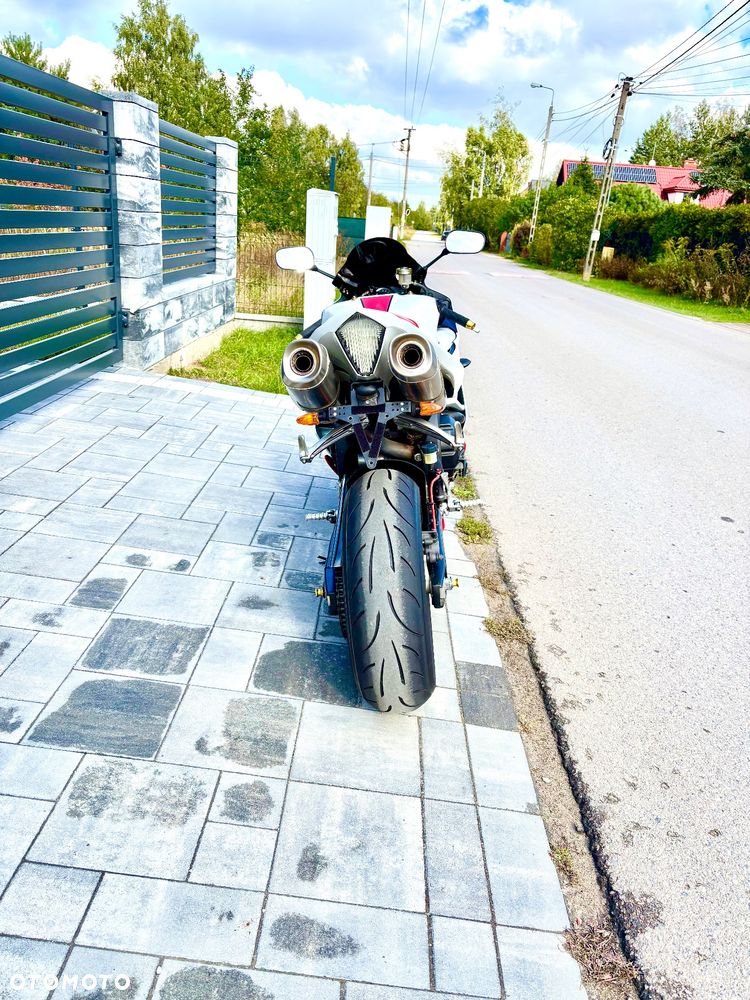 Yamaha R1 - 6