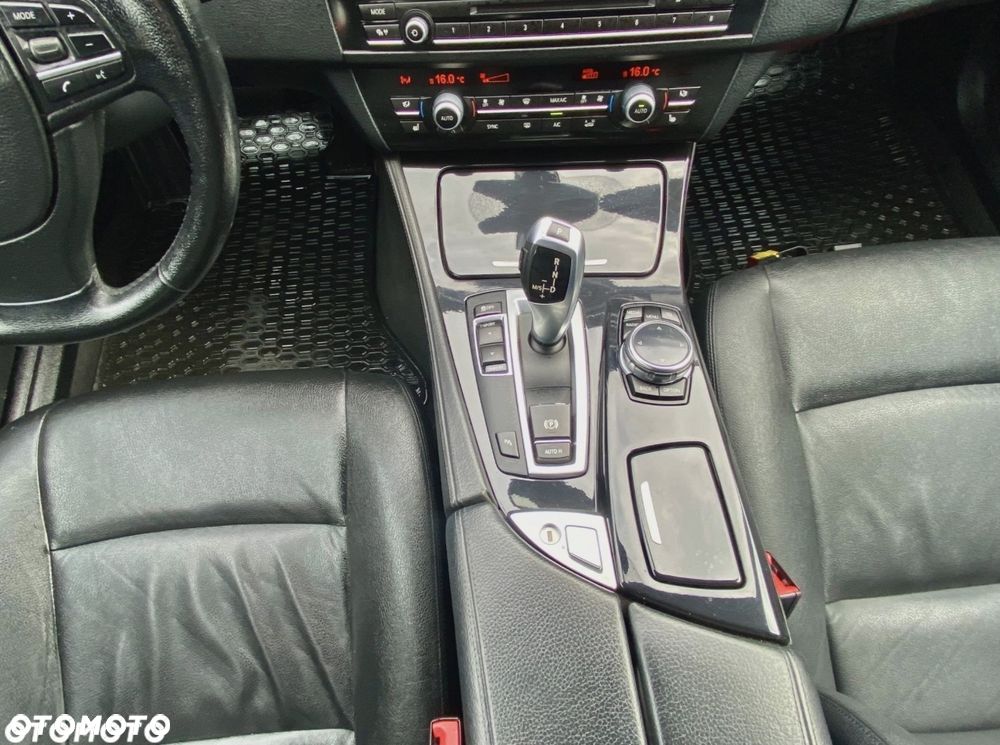 BMW Seria 5 520d xDrive - 16