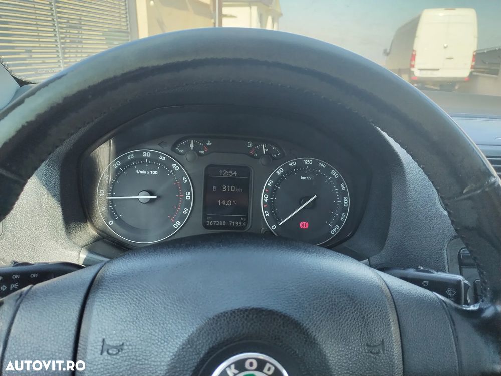 Skoda Octavia 2.0 TDI DPF Ambiente - 4