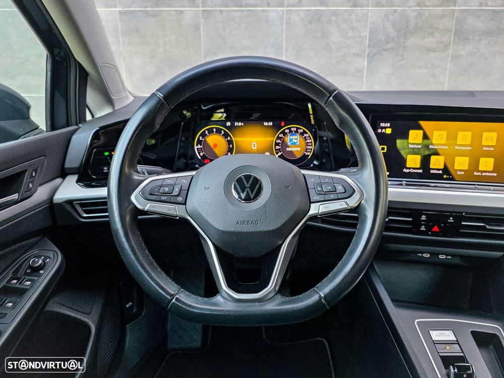 VW Golf 1.0 eTSI Life DSG - 36