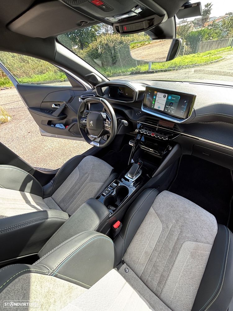 Peugeot e-208 GT - 11