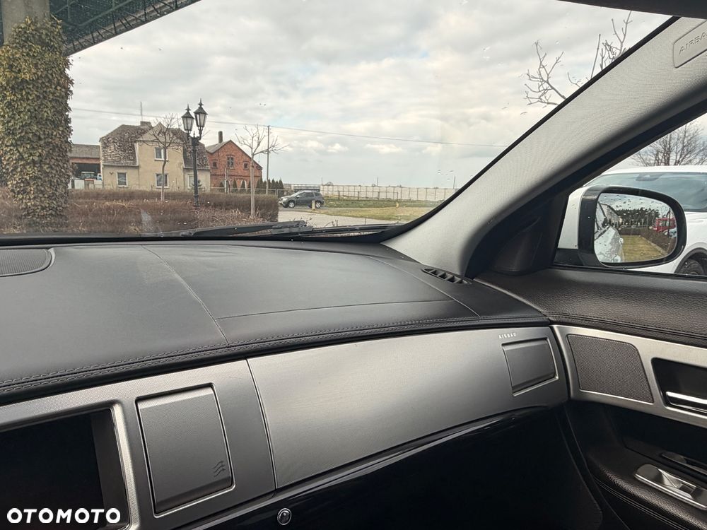 Jaguar XF 2.2 D Premium Luxury - 24