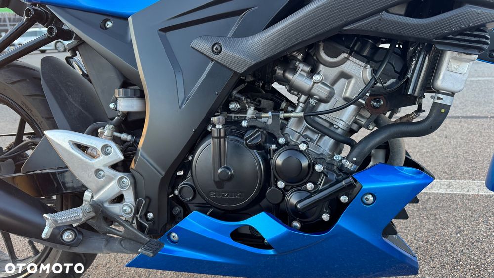 Suzuki GSX - 6