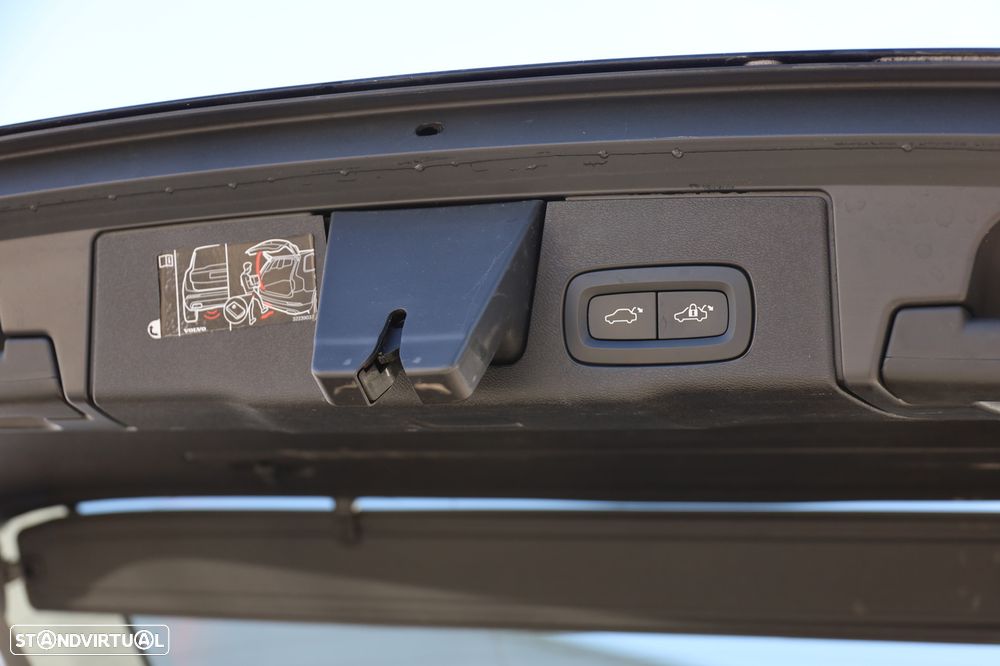 Volvo XC 60 2.0 D4 R-Design Geartronic - 6