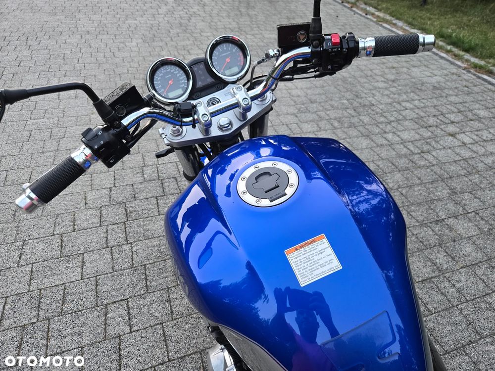 Suzuki GSX - 13
