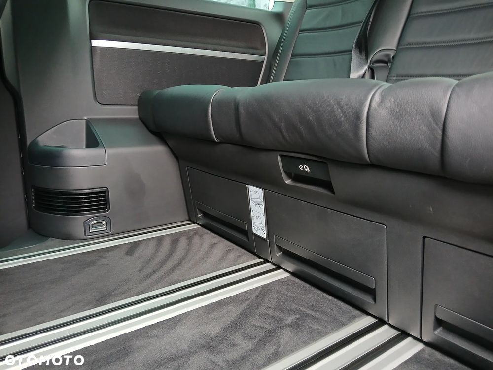 Volkswagen Multivan - 25