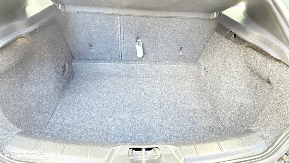 Volvo V40 2.0 D2 R-Design - 13