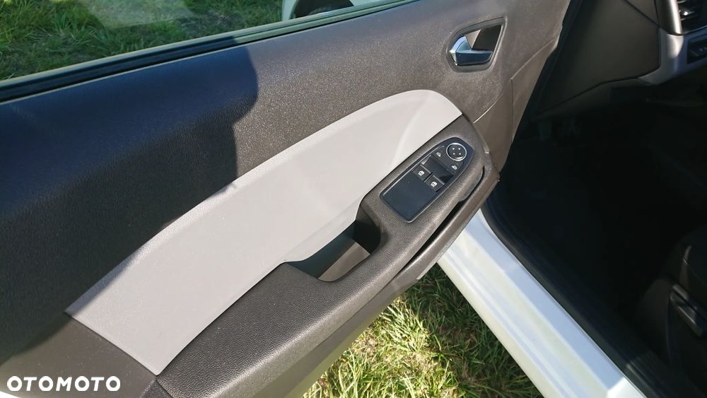 Renault Clio - 25