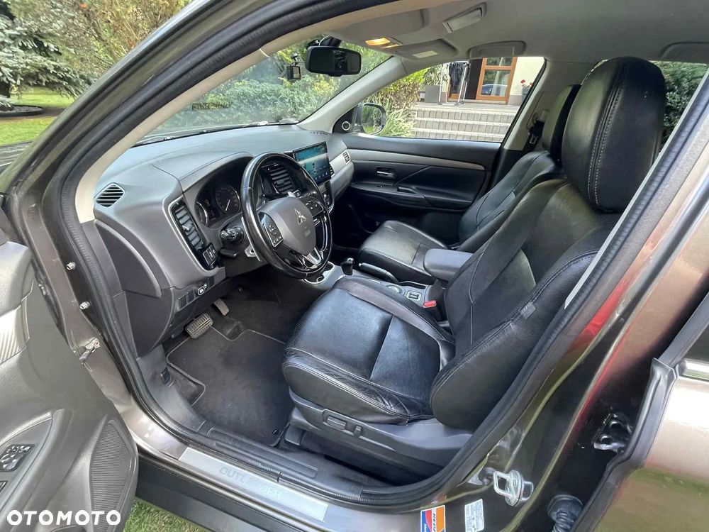 Mitsubishi Outlander 2.0 Instyle Navi 4WD CVT - 19