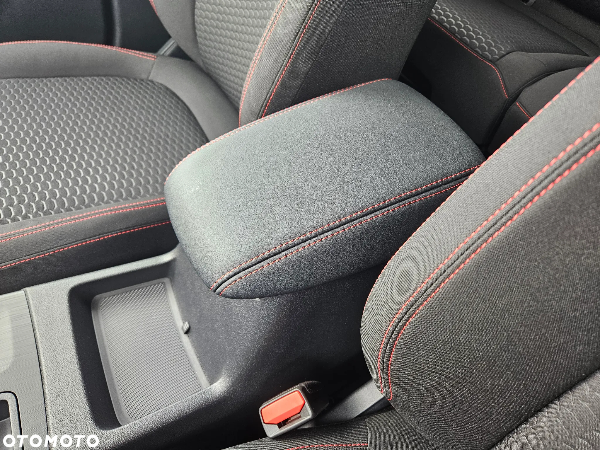 Ford Kuga 2.5 FHEV FWD ST-Line - 22