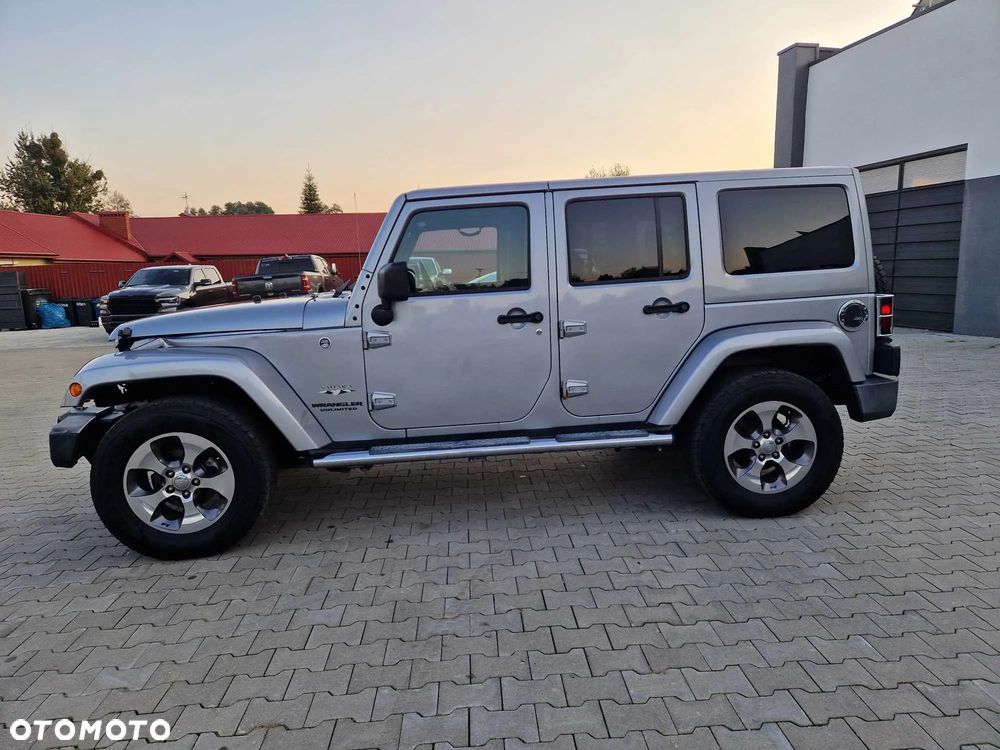 Jeep Wrangler Unlimited Hard-Top 3.6 Automatik Sahara - 4