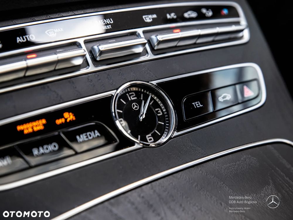 Mercedes-Benz Klasa E 220 d 4-Matic 9G-TRONIC - 28