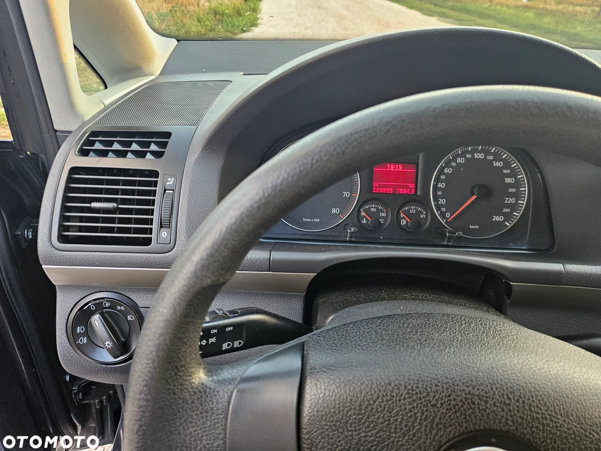Volkswagen Touran 1.6 Basis - 9