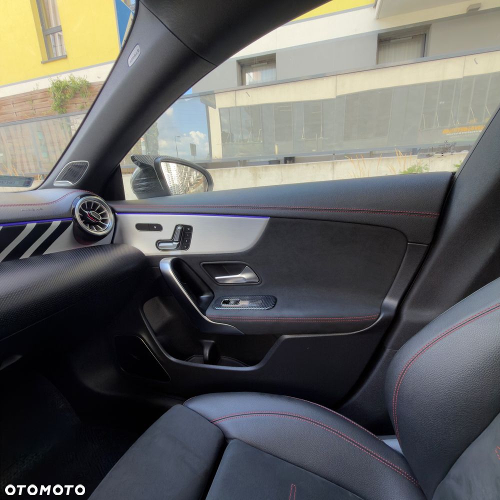 Mercedes-Benz CLA - 13