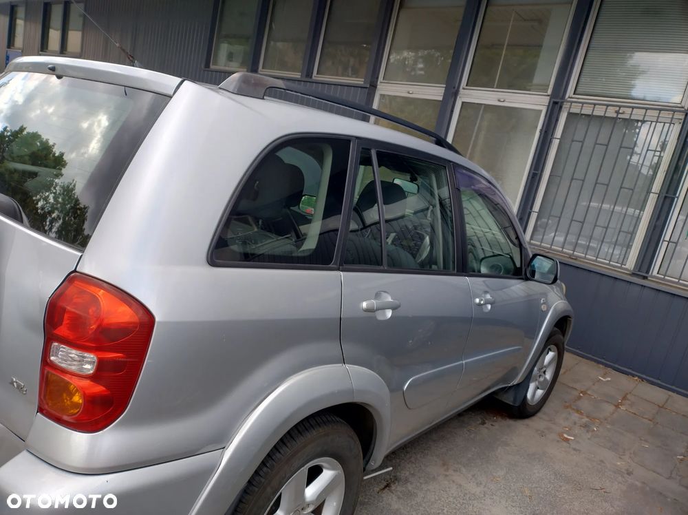 Toyota RAV4 2.0 D-4D 4x4 - 4