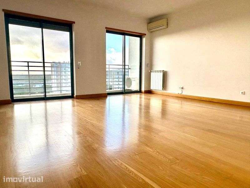 Alugo T3 - Condomínio Privado c/ Piscina | Serra Carnaxide - Grande imagem: 2/12