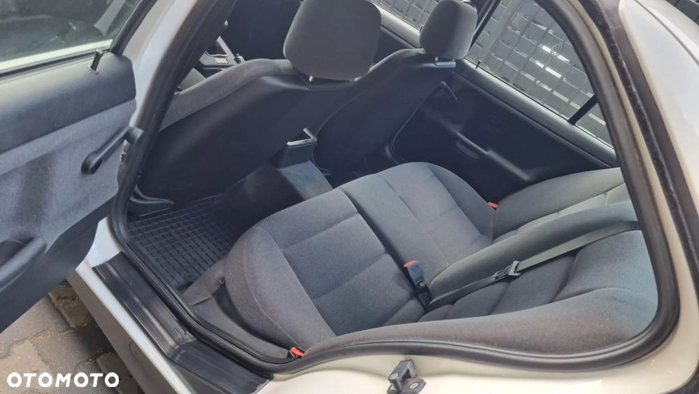 BMW Seria 3 316i - 5