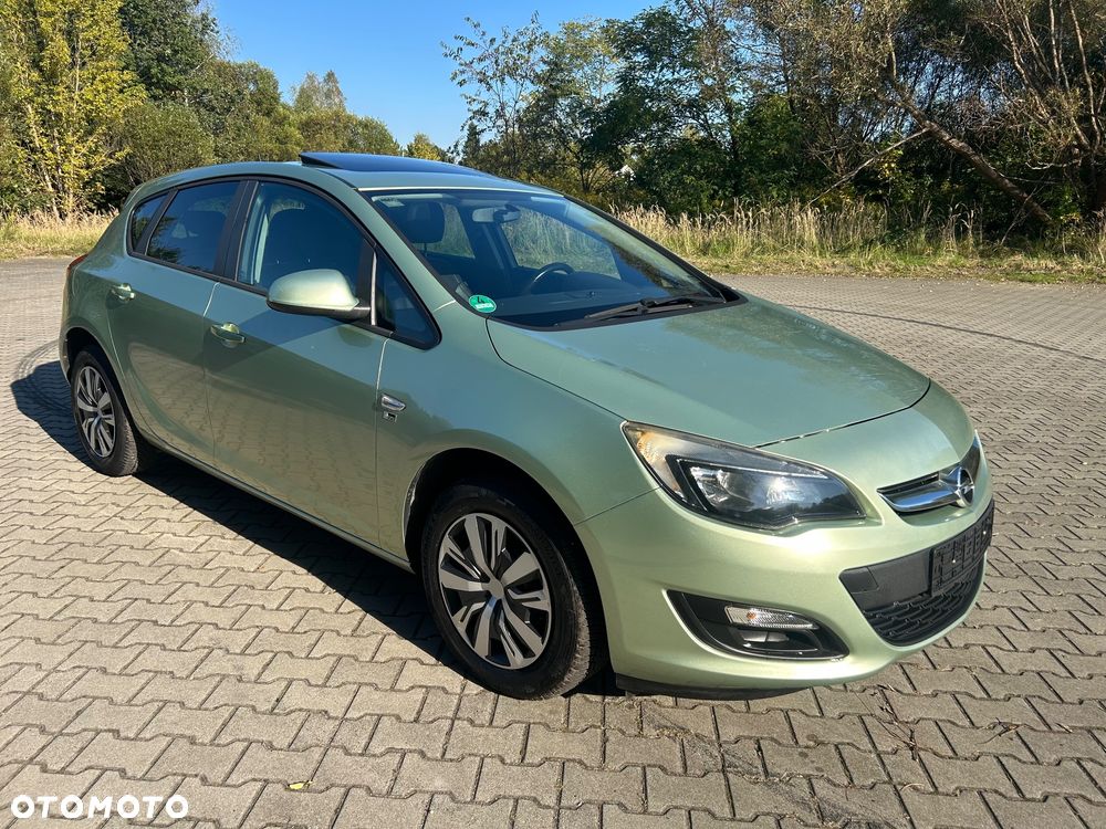 Opel Astra 2012 photo 3