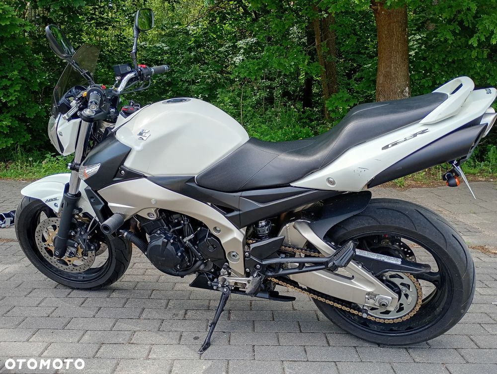 Suzuki GSR - 1