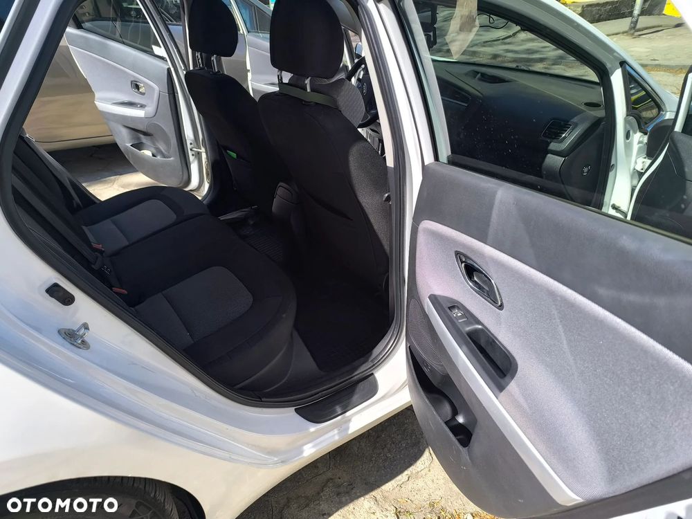 Kia Ceed 1.6 GDI L Business Line - 25