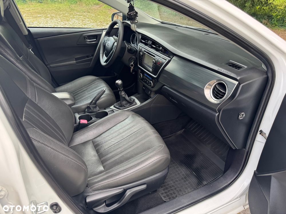 Toyota Auris 1.4 D-4D Comfort - 24